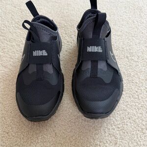 Nike Kids Black Slip-On Sneakers